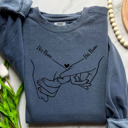Holding Hands Custom Name – Comfort Colors 1566 Sweatshirt